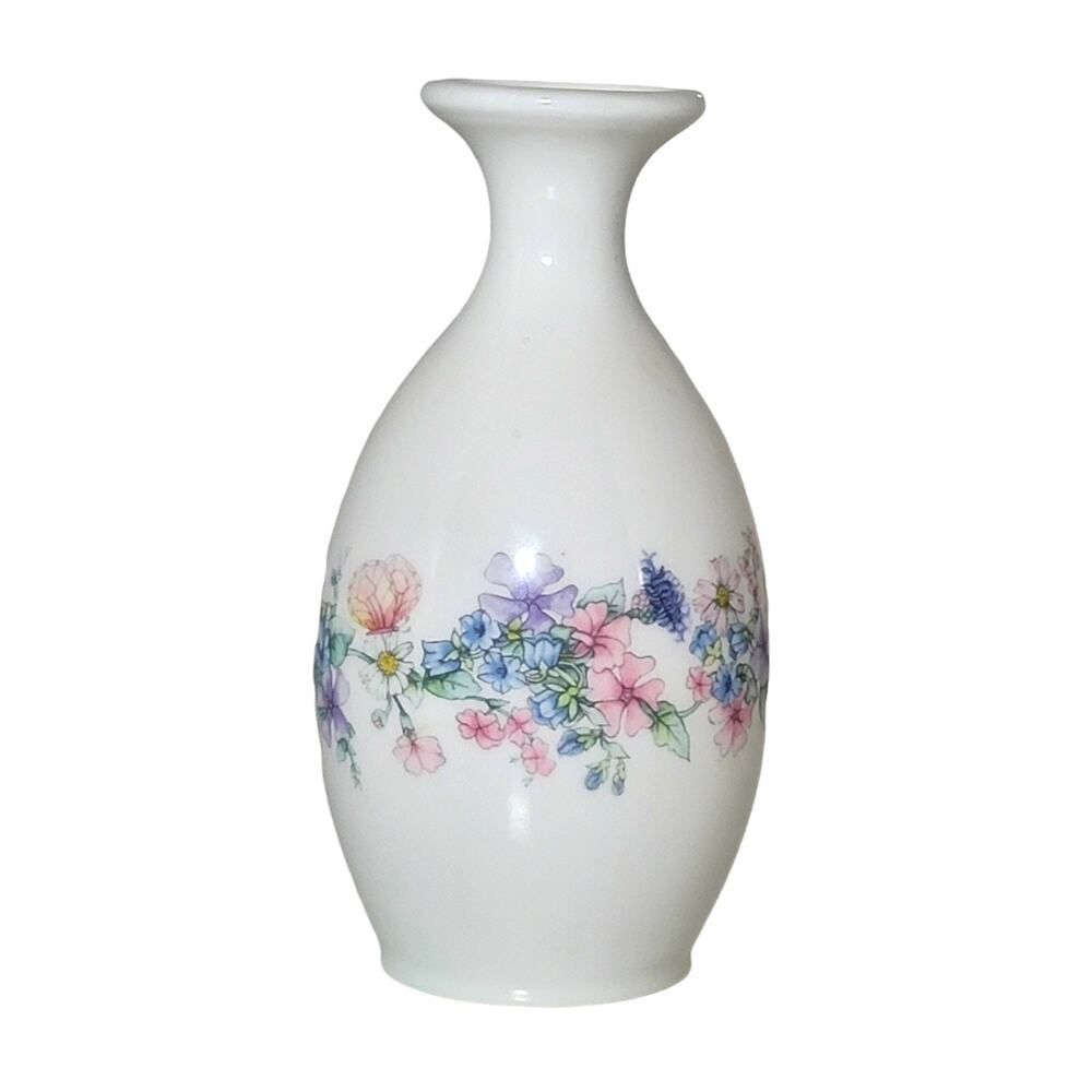 Wedgwood England Bone China "Angela" Bud Vase‎ Vintage 1980